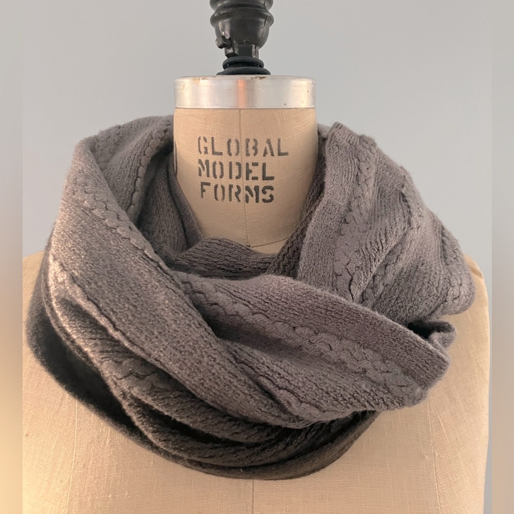 Isaac Mizrahi Live Infinity scarf Ombré color